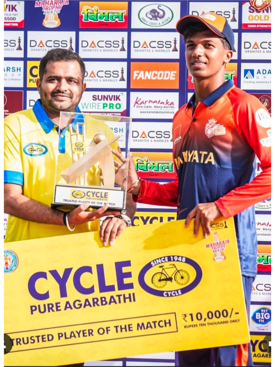 Rathan BR Player of the Match award at Maharaja Trophy